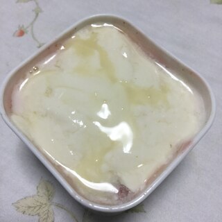 イチゴのわらび餅と豆乳ヨーグルト